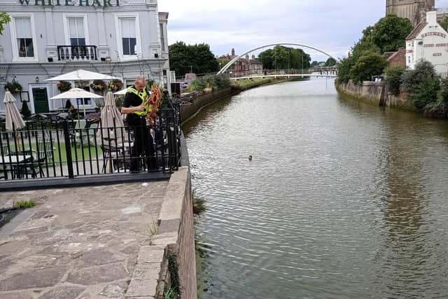 Police get set to offer help to the man. Picture: Sam Bee
