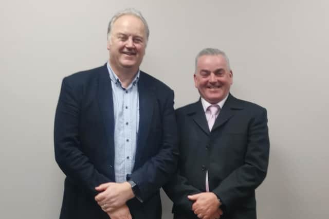 Simon Hamer, Coveris’ UK flexibles MD and Mark Irving, plate mounter, one of Coveris’ longest serving employees, celebrating 40 years.