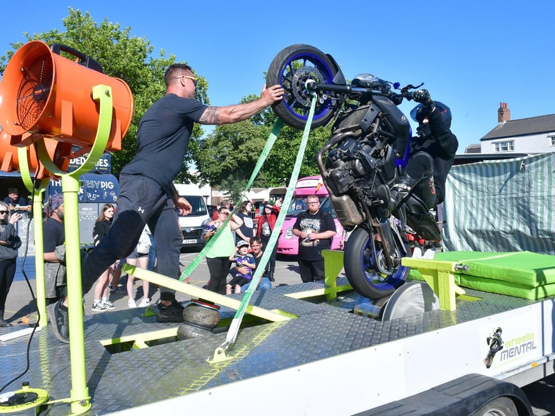 Wheelie Mental putting on a show.