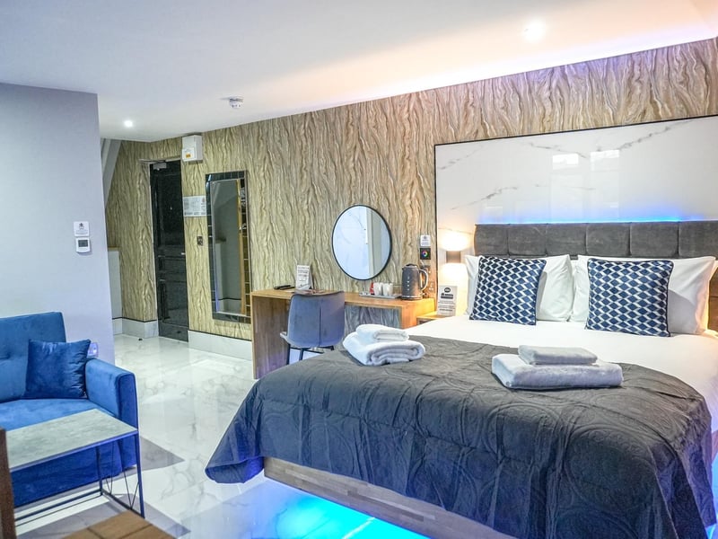 Another guest room