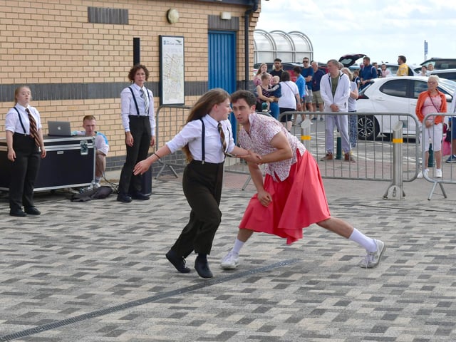 Stopgap Dance Company, Frock performance