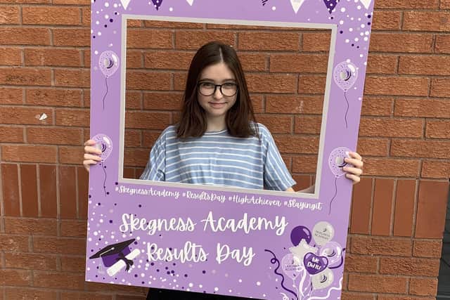 Athena Sills achieved a 7 in maths and a 6 in English language.