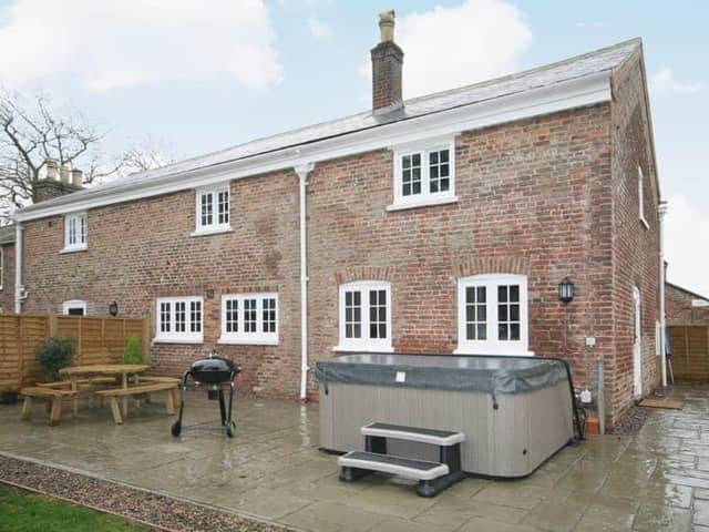 Chestnut Cottages, Wainleet St Mary.