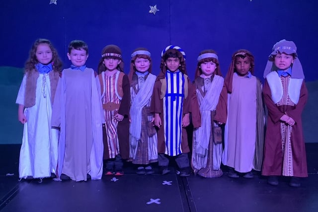 William Alvey School reception children enjoyed performing Baarmy Bethlehem supported by their Year 5 buddies.