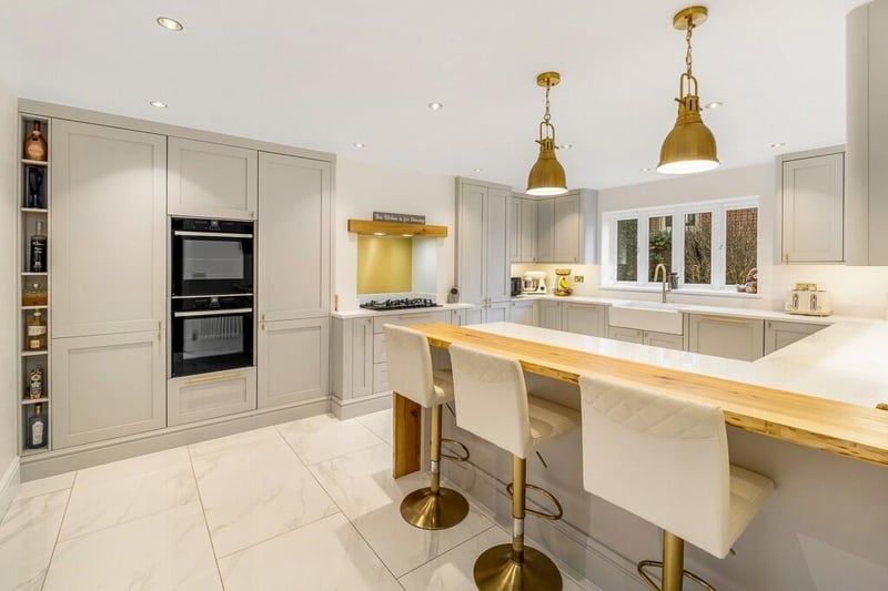 The kitchen/breakfast room.