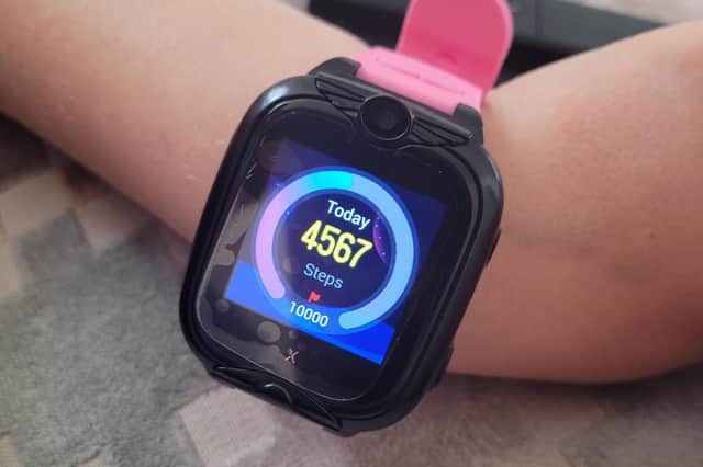 The Xplora XGO2 is available in black, blue, green, or pink.