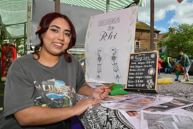 Rahena Begum of Henna by Rhi.