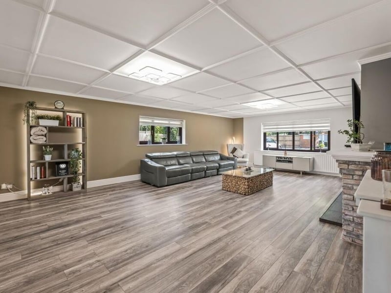 Another angle on the lounge.
