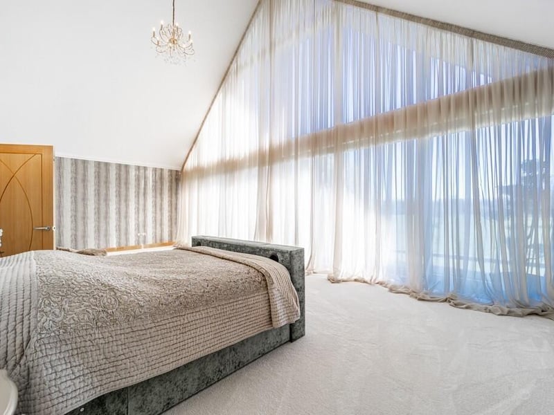 The principal bedroom.