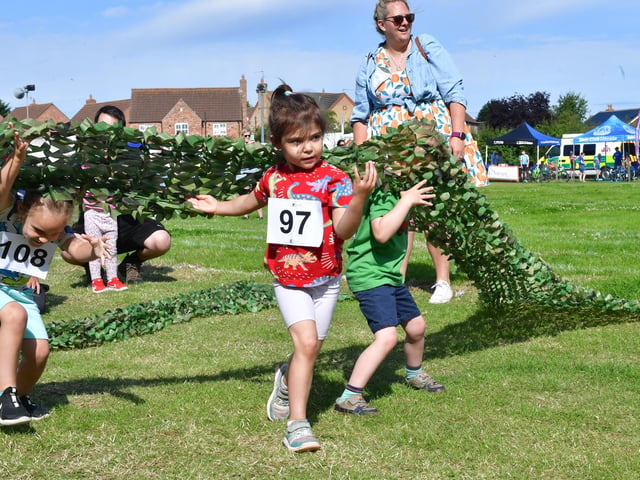 Children's 80m running races