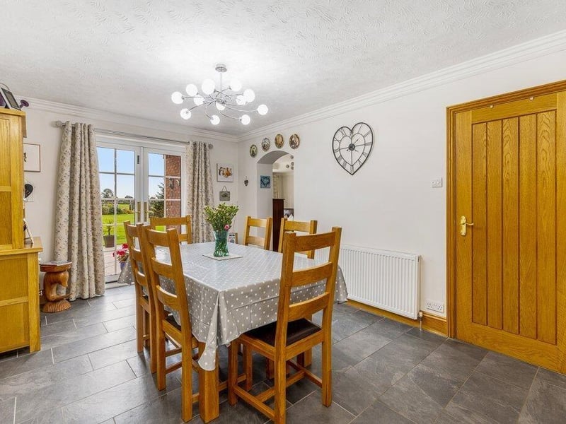 The breakfast room.