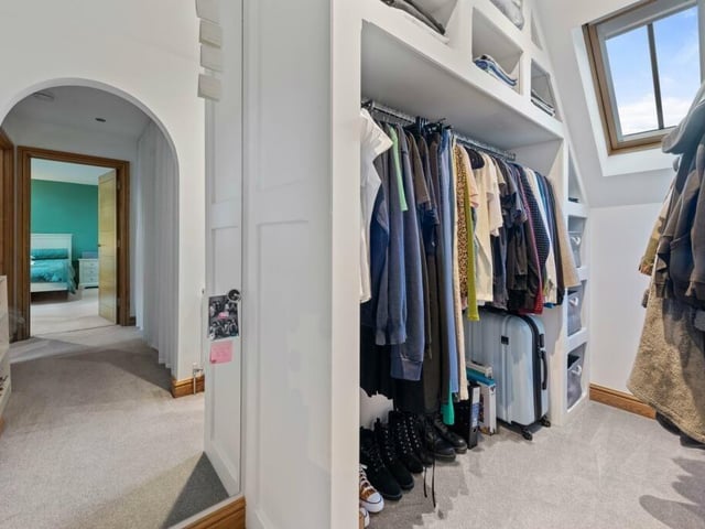 ... and its dressing area and ...