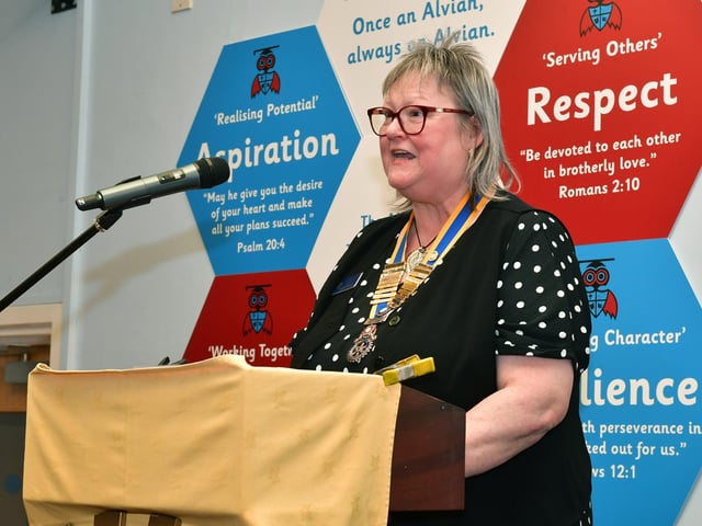 Paula Ireland, President of the Rotary Club of Sleaford, welcomes guests.