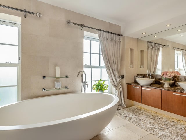 ... its en suite.