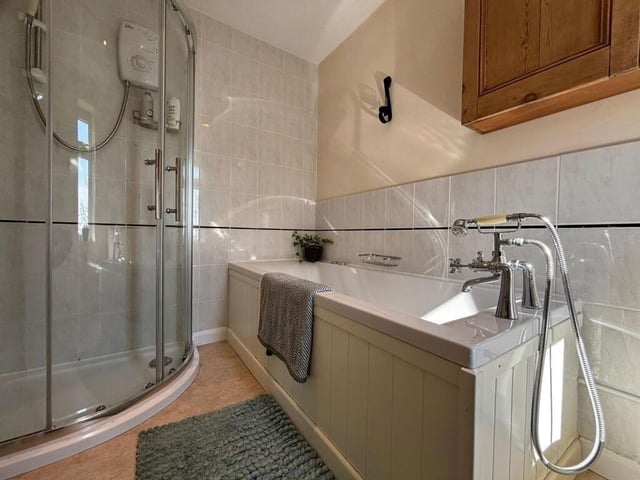 An example of en suite facilities.