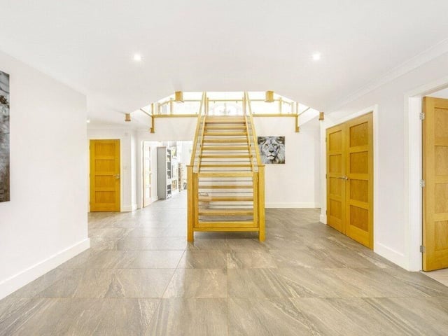 The entrance hall.