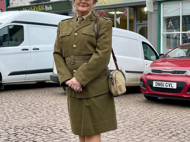 1940s dress was the order of the day.