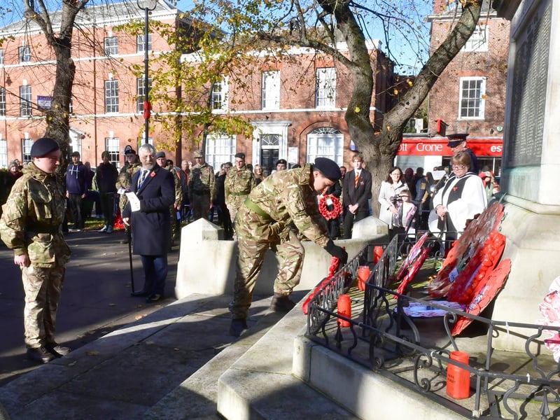 Soldiers laying wreaths.