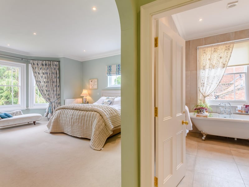 The principal bedroom.