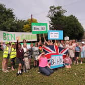 William Alvey School pupils campaigning for a bin to help stop littering on Gregson Green.