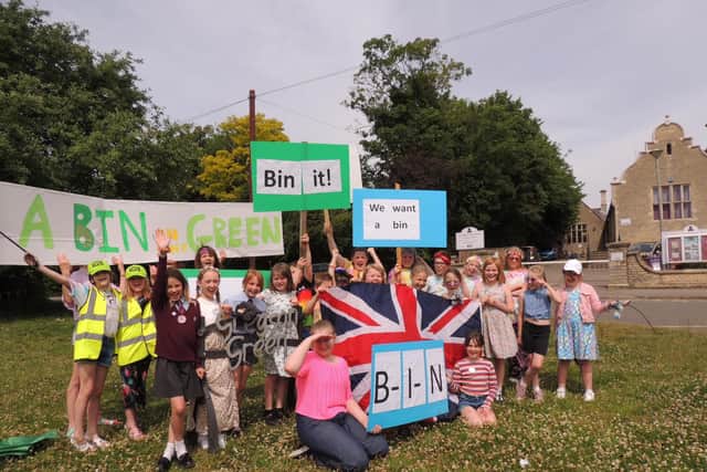 William Alvey School pupils campaigning for a bin to help stop littering on Gregson Green.