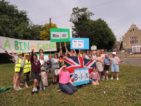 William Alvey School pupils campaigning for a bin to help stop littering on Gregson Green.
