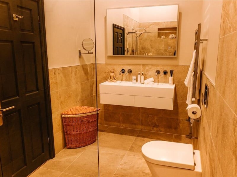 Bedroom four's en suite.