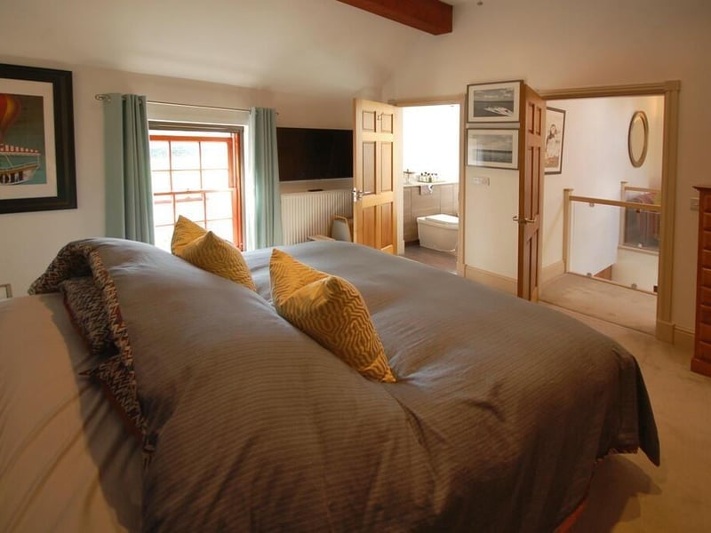 The principal bedroom.