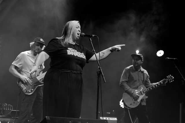 Amba Tremanin Band live at Lincoln Blues Festival (photo by Chris Roberts/Widerview Visual Media