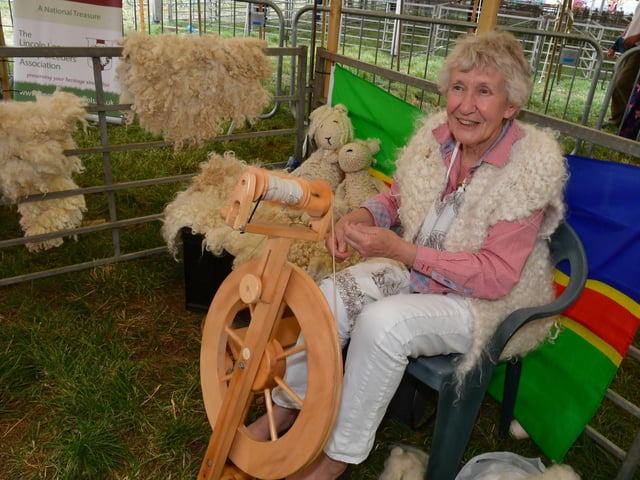 Pauline Johnson spinning Lincolnshire Longwool wool.
