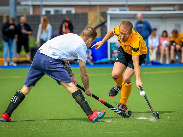 Battling for the ball. Photo: David Dales