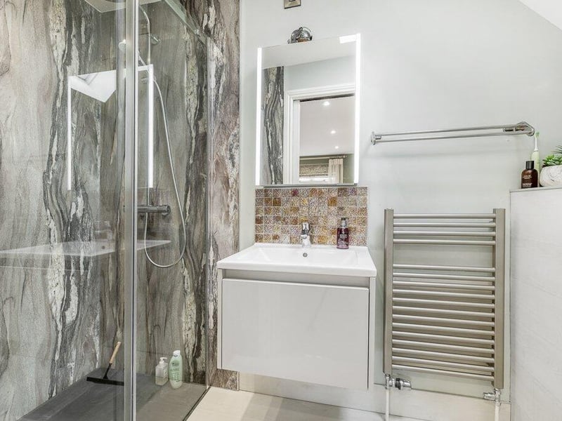 ... its en suite facilities.