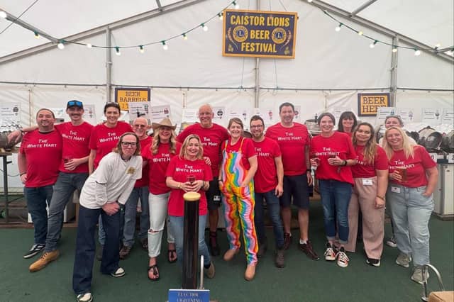 Volunteers who helped behind the bar.