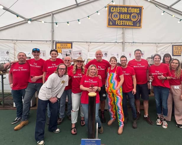 Volunteers who helped behind the bar.