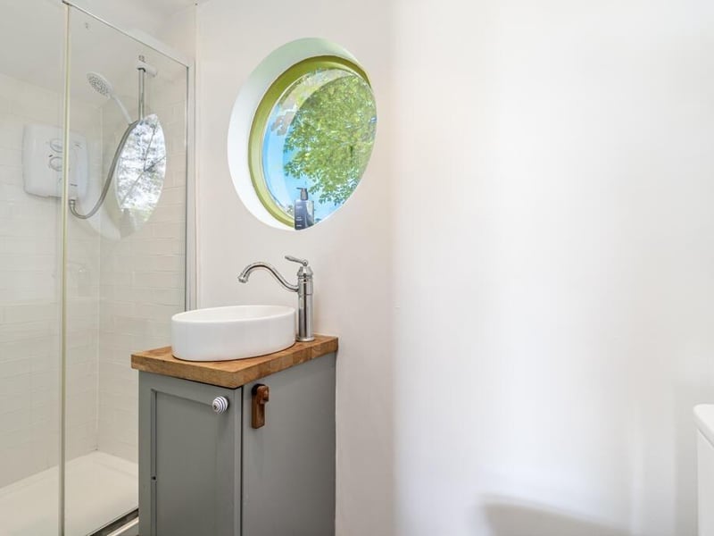 The pod's shower room.