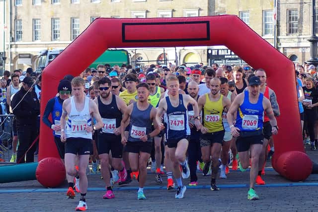 Away they go for the start of the Marathon. Photo by Bartosz Fedkowicz.