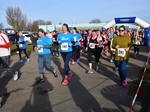 And they are off... the start of the 10K