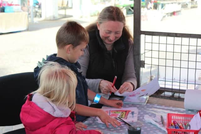 Artist Jess Kemp with youngsters Chester and Skylar Collinson at 'The Big Draw' event.