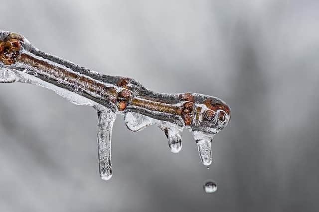 The Met Office has issued a 12-hour warning of ice in the East Midlands.