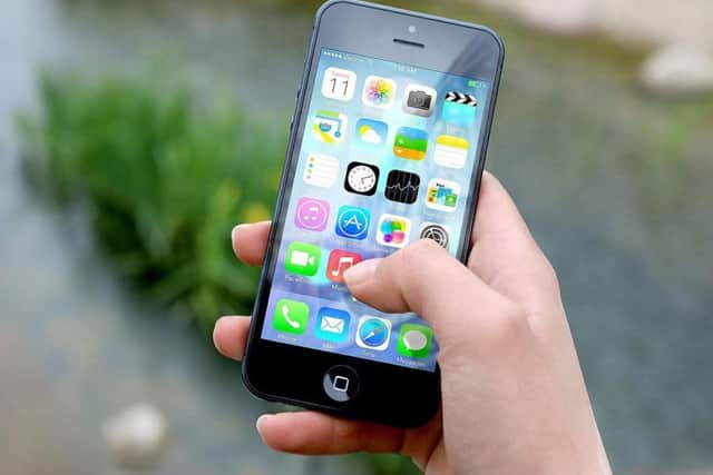 Should mobile phones be banned from the classroom?