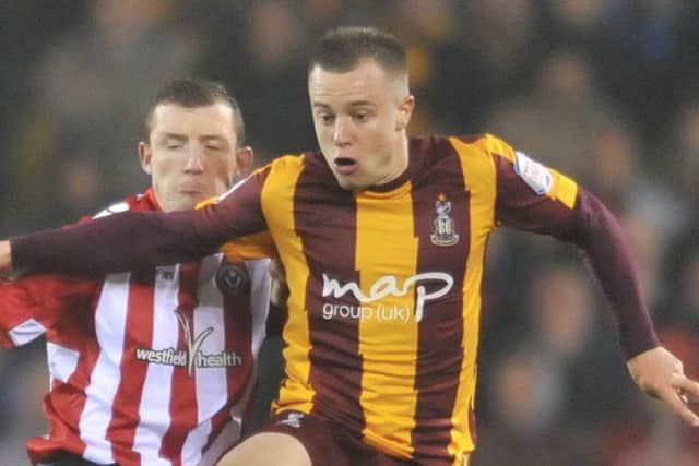 Johnstones Paint
Sheffield United vs Bradford City
Utd's Neil Collins tackles Ross Hannah