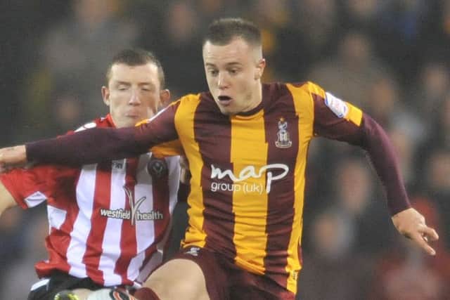 Johnstones Paint
Sheffield United vs Bradford City
Utd's Neil Collins tackles Ross Hannah