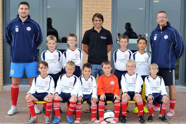 Marshalls U8's in their new kits, pictured are Marshalls Warriors pictured with sponsor Dave Bembridge Decor and coaches Nic Clover and Ben Spurr (w130905-2a)