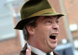 rossparry.co.uk/syndication/Gainsborough Standard
Picture shws ontroversial UKIP leader Nigel Farage shows appearing to show his allegiance to Margaret Thatcher when hevisited Gainsborough town centre for a walkabout and to meet residents ahead of the upcoming County Council elections.