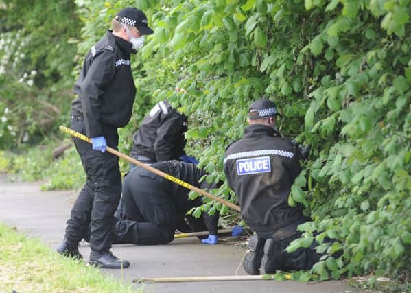 Pictured - Police searching the area off Westfield Lane, Mansfield, Notts., where a body was discovered yesterday evening (Tues) believed to be the body of the missing school girl Amber Peat.
Thomas Temple/rossparry.co.uk