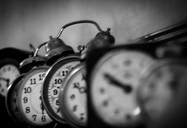 When do the clocks go forward in 2016?