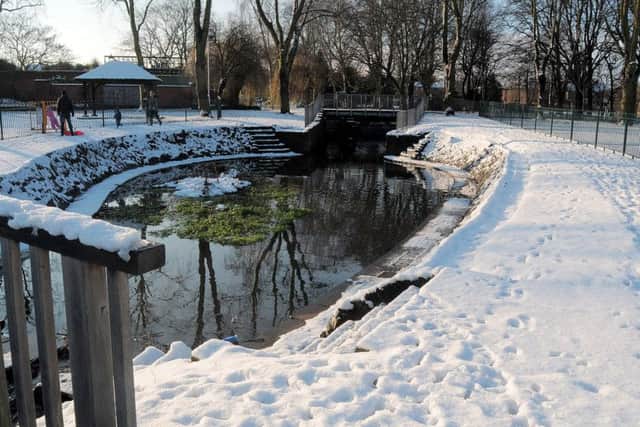 NWGU 27-12-14 Snow, Snow Scene in Canch Park, Worksop