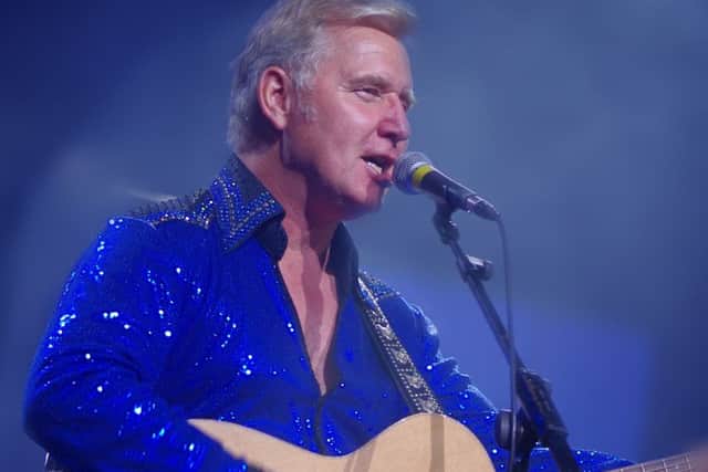 Bob Drury is coming to Lincoln with his show Viva Neil Diamond