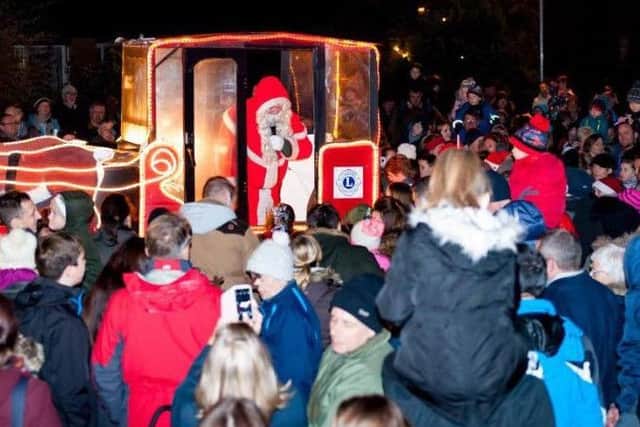 Westwoodside Pond Christmas lights switch on 2016