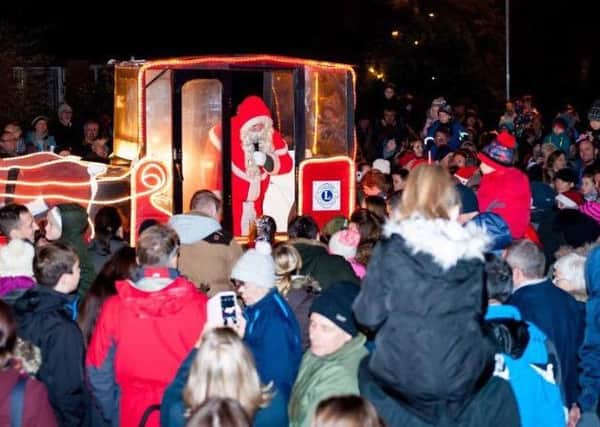 Westwoodside Pond Christmas lights switch on 2016